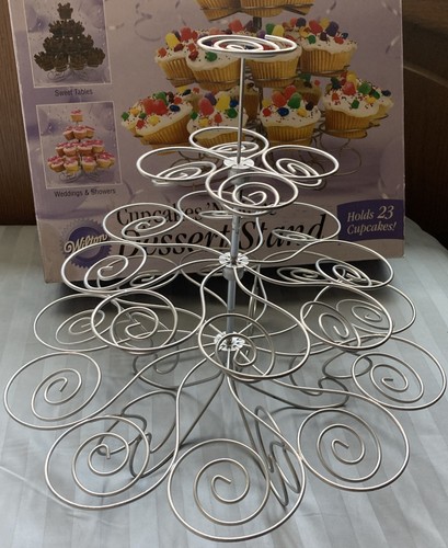 Wilton cupcake stand dessert - cupcake,