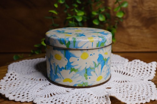 Vintage floral circle tin - circle,