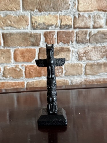 Totem pole boma canada black - pole,