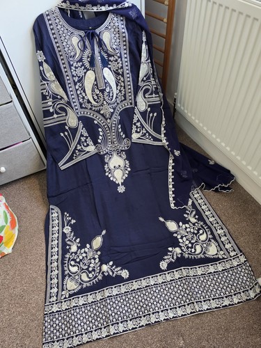 Embroidered silk kaftan style
