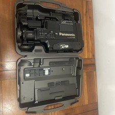 Vintage retro Panasonic NV M40 VHS handheld Video tape Camera with Hard Case 