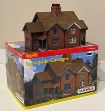 Hornby R8563 'Springside