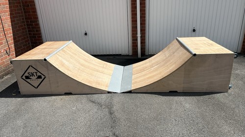 Half quarter pipe - half,