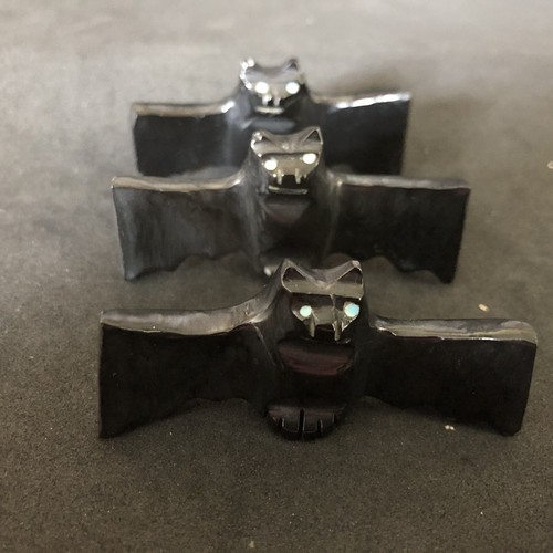 Zuni black marble bat fetish - black,
