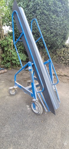 Heavy duty trolley - , with