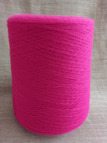 Machine knitting yarn