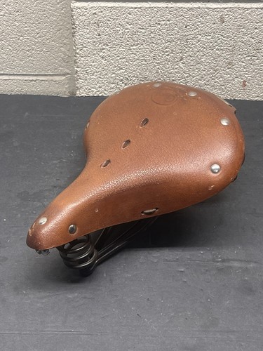 Gyes leather springer - gyes,