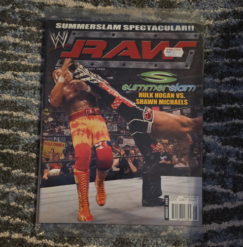 Wwe raw magazine august 2005 - wwe,