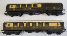 Set of 2 x Triang pullman coaches. Vintage