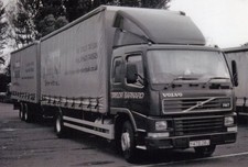 B/W PHOTO: TAYLOR BARNARD VOLVOO FM7 4 WHEEL RIGID & DRAWBAR TRAILER - Y478 OBJ