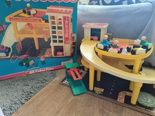Fisher Price Garage  Parking Ramp Service centre / Elevator  Boxed 1970