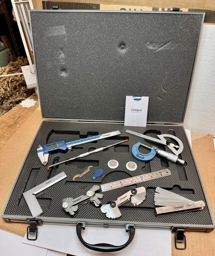 Engineers measuring set dasqua - measuring,