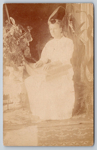 1903 1920s woman - woman, posing