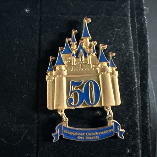 Disney pin trading - disney,