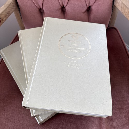 Volume webster third - volume,