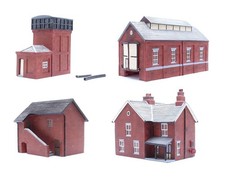 HORNBY 'OO' GAUGE LOT OF 4 ASSORTED LAYOUT BUILDINGS