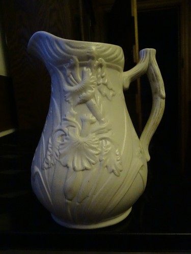 Lily white stoneware relief - white,