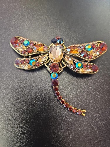 Vintage style dragonfly broach