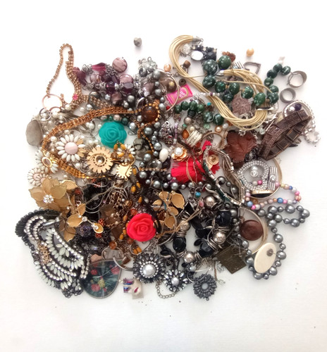 5kg broken costume jewellery - 1.5kg,