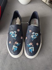 Lovley Vans Style Shoes By Cat Kidston In Navy Blue  With Flower Application In
