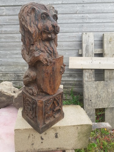 Old oak lion gothic carving - old,