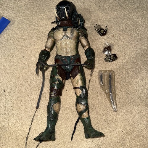 Hot toys tracker predator from - hot,