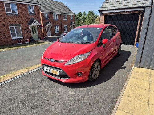 Breaking ford fiesta mk7 zetec - breaking,