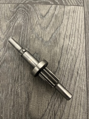 Toothed shaft intermediate - shaft/,