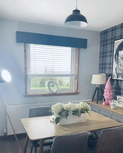 Navy velvet padded box window - navy,