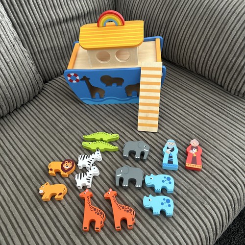 Noah ark with - noah’s,