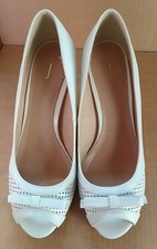 JASPER CONRAN SIZE 6 OFF WHITE LEATHER COURT SHOES.  B142101325B2/28A