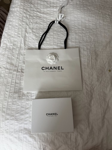 Empty chanel box and carrier - empty,