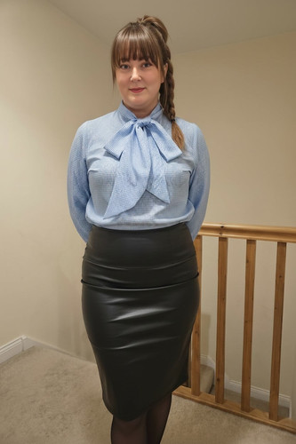 Blue gingham pullover pussybow