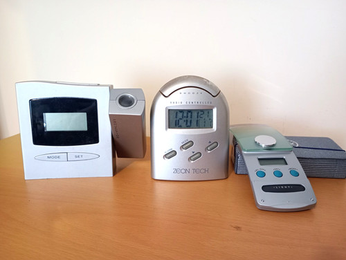 Clocks zeon tech - 3x, radio