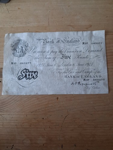 White bank note 6th - £5,