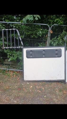 Horse box partitions doors - partitions,