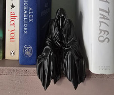 Traitors shelf figure Black