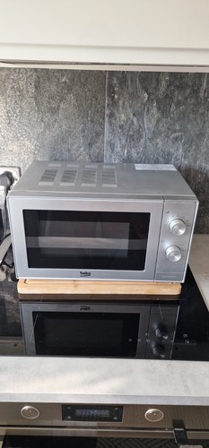 Beko microwave 700w used good - used,