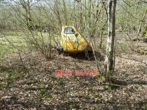 Photo abandoned reliant ant - abandoned,