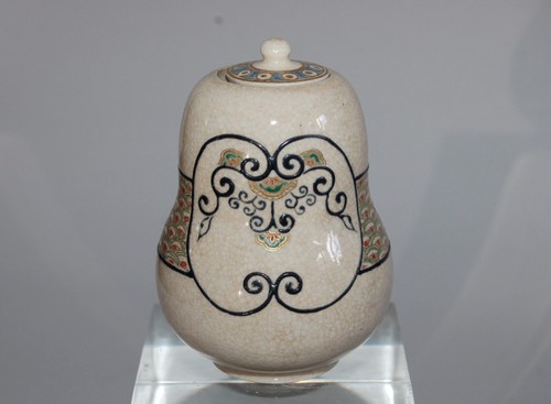 Chaire tea caddy