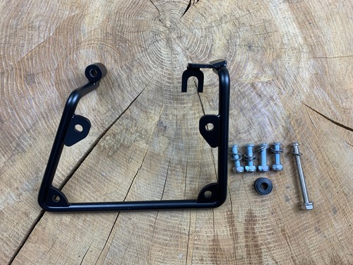 Right saddlebag bracket - right,