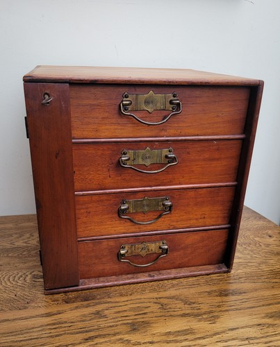 Early 20th walnut collectors - 20th,