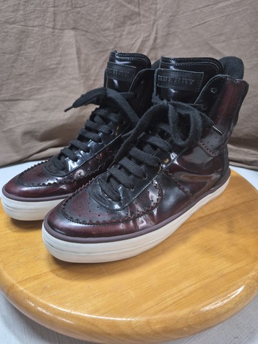 Burberry wing tip - wing, top