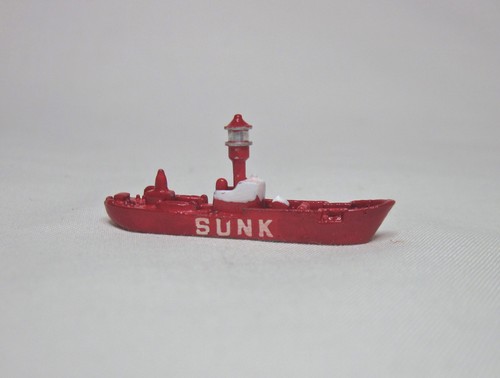 Triang minic ships sunk m735 - sunk,
