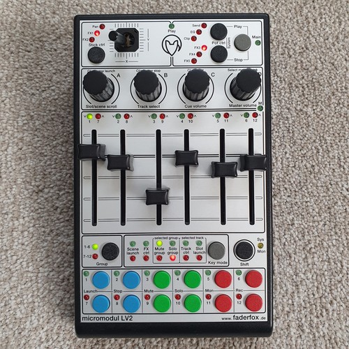 Faderfox lv2 micro module - faderfox,
