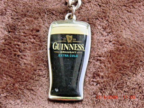 Pint guinness keyring - guinness,