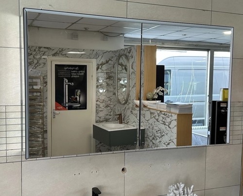 Display led mirror cabinet - ex-display,