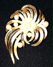Vintage crown trifari gold - crown,