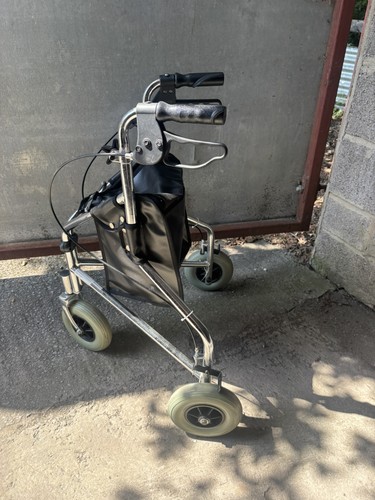 Wheel mobility walker with - 3,