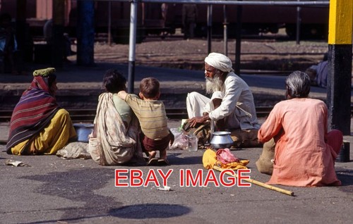 Photo indian railway platform - photo,